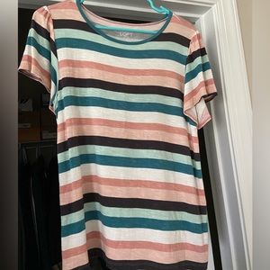 Soft, striped LOFT t-shirt - size medium.